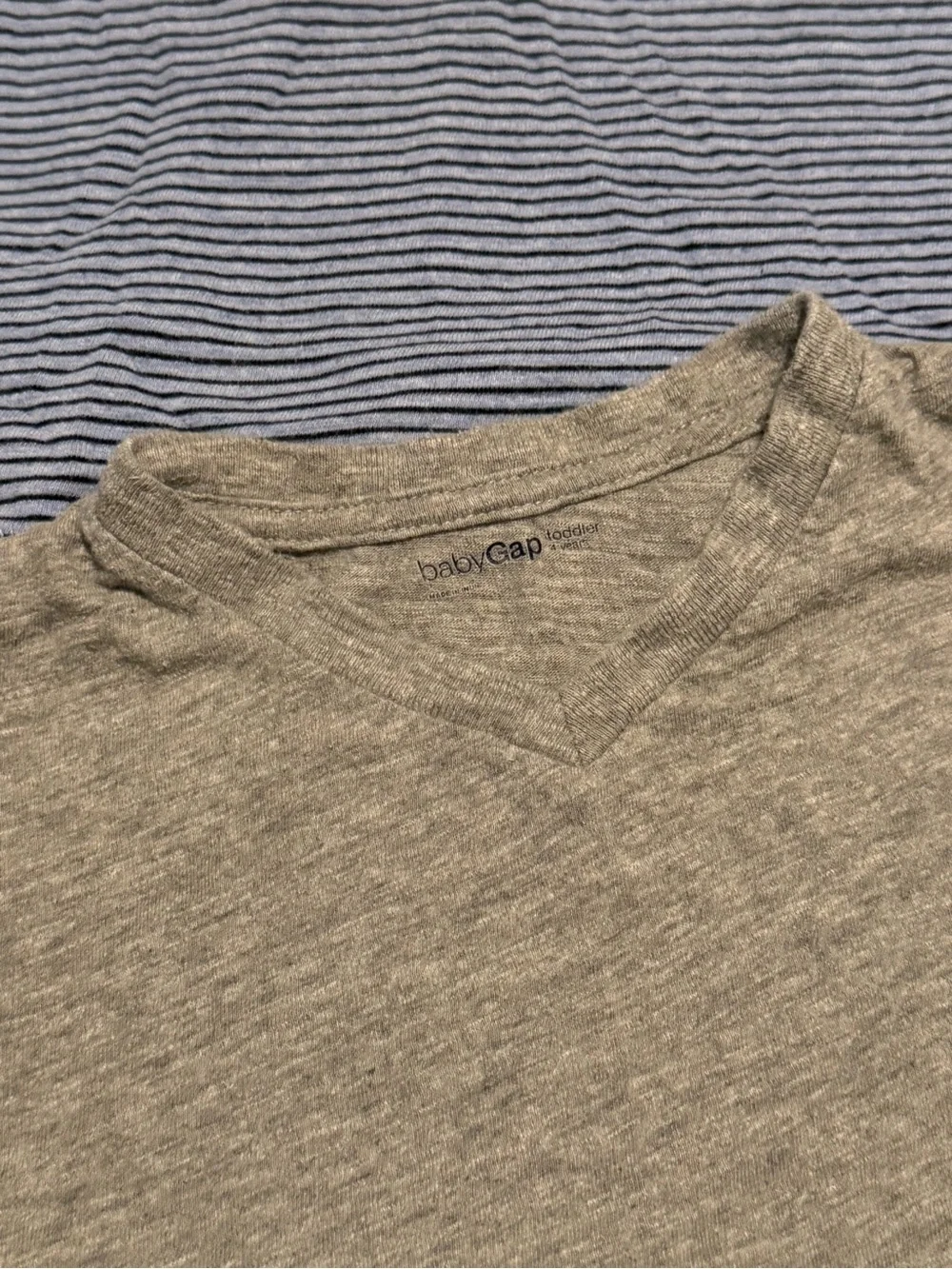 GAP Kids 4 items bundle Navy Robot Graphic Tee with Gray& Blue Long-Sleeves 4T